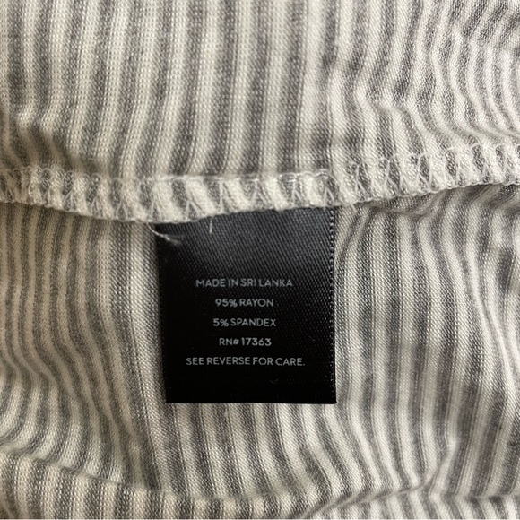 Simply Vera Vera Wang Pajamas Lakeside Lounging Short Sleeve Button Front Pocket - Picture 8 of 8